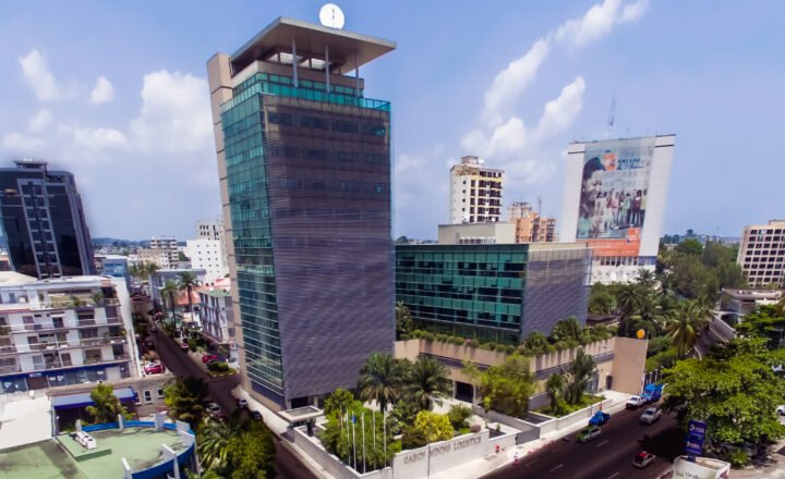 Immeubles du quartier des assurances dans le centre-ville de Libreville.